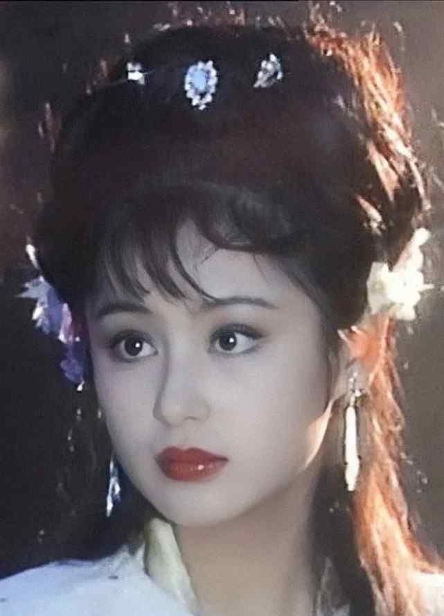 3 biểu tượng nhan sắc “bất biến” hàng đầu thế kỷ 21: Đến Lưu Diệc Phi, Angelababy đụng độ cũng phải "tắt điện"!- Ảnh 9. 3 biểu tượng nhan sắc “bất biến” hàng đầu thế kỷ 21: Đến Lưu Diệc Phi, Angelababy đụng độ cũng phải "tắt điện"!- Ảnh 9.