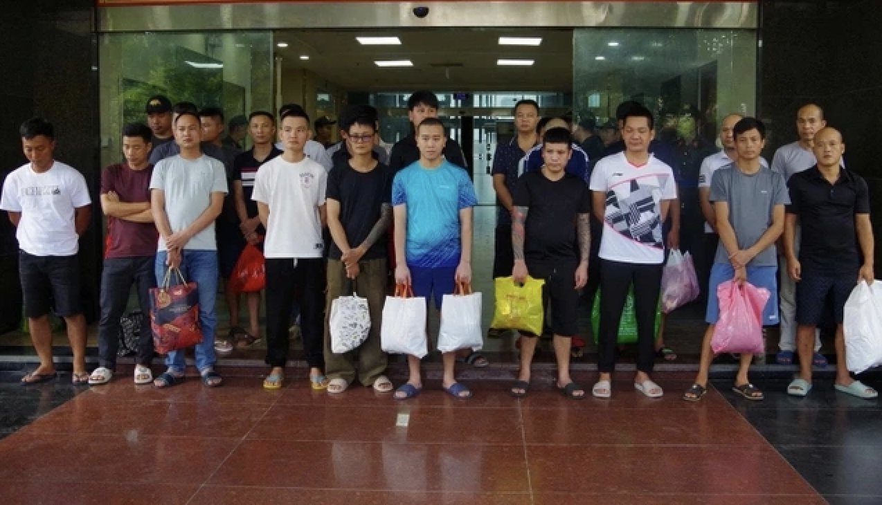 Bắt "ông trùm" cầm đầu đường dây đánh bạc giao dịch lên tới 4.500 tỉ đồng- Ảnh 2. Bắt "ông trùm" cầm đầu đường dây đánh bạc giao dịch lên tới 4.500 tỉ đồng- Ảnh 2.