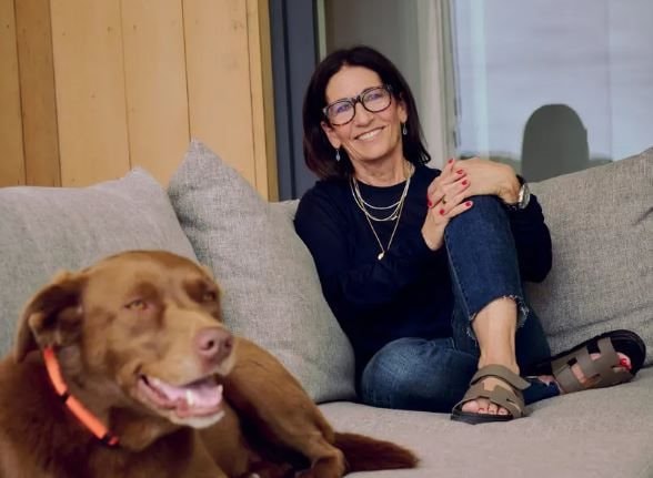 Màn tái xuất của nữ founder Bobbi Brown: Thương hiệu gia đình mới được chồng và con trai giúp sức, cuối năm nay sẽ đạt 200 triệu USD doanh thu- Ảnh 1. Màn tái xuất của nữ founder Bobbi Brown: Thương hiệu gia đình mới được chồng và con trai giúp sức, cuối năm nay sẽ đạt 200 triệu USD doanh thu- Ảnh 1.
