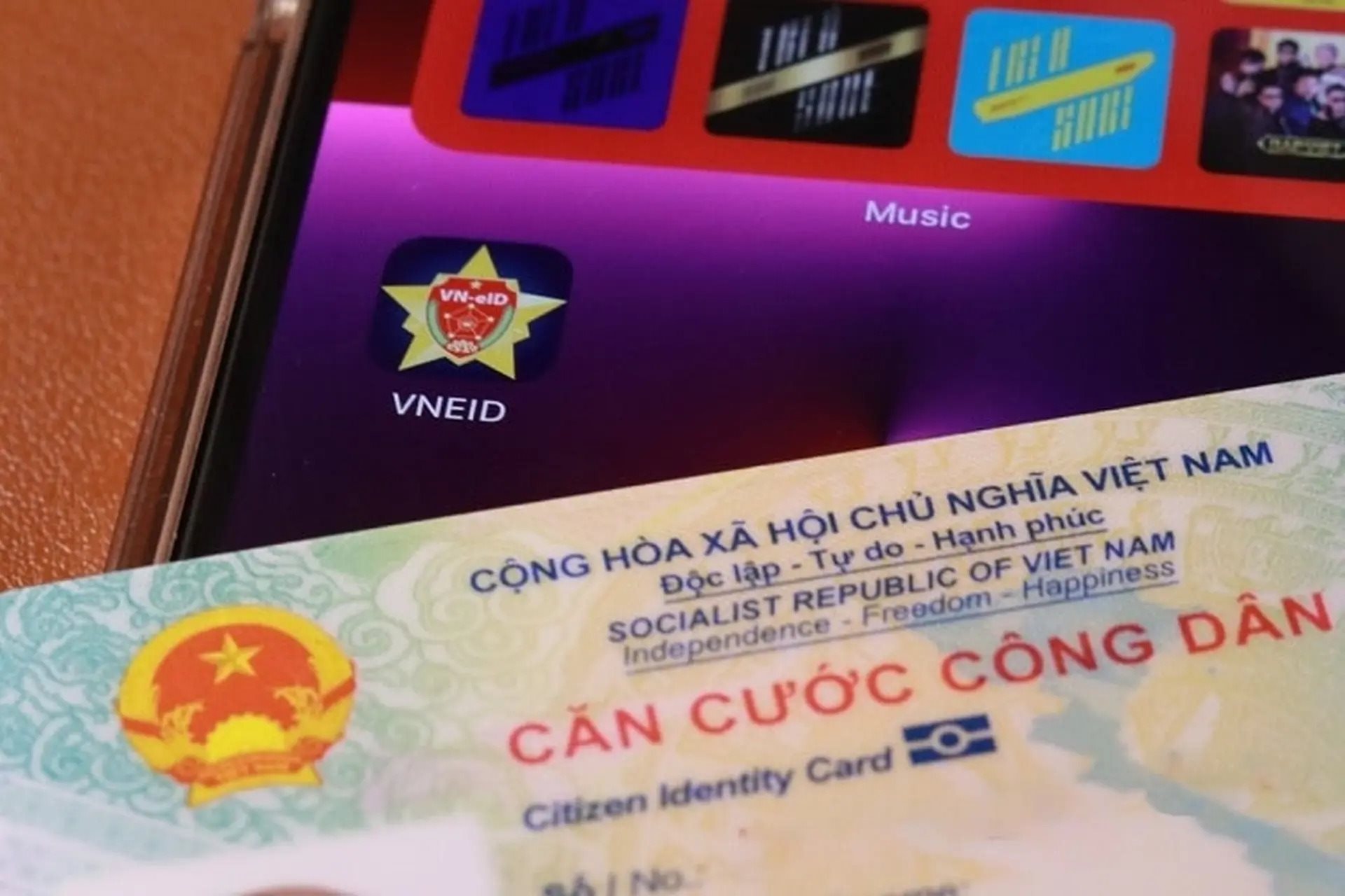 Từ nay đến cuối năm, VNeID sẽ có thêm loạt thay đổi quan trọng tác động đến hàng triệu người dân, cập nhật ngay để không bỏ lỡ quyền lợi!- Ảnh 1.