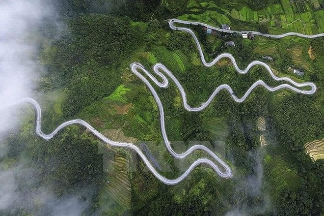 Khách Tây há hốc miệng trước cảnh ở vùng núi phía Bắc: Cách Hà Nội hơn 300km, không phải ai cũng dám đi- Ảnh 4.