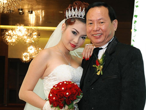 Đại gia Đoàn Đình Sơn ly hôn vợ hoa hậu sau 2 tuần: 13 năm không dám yêu ai, mẹ ruột sốc ngã bệnh- Ảnh 1. Đại gia Đoàn Đình Sơn ly hôn vợ hoa hậu sau 2 tuần: 13 năm không dám yêu ai, mẹ ruột sốc ngã bệnh- Ảnh 1.