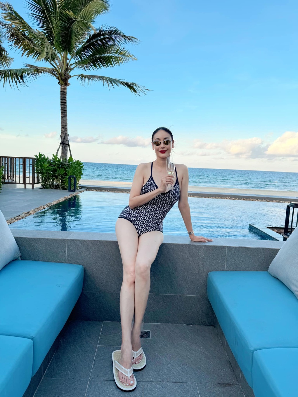 Hoa hậu Việt lấy đại gia hơn 12 tuổi: Ở biệt thự 400 tỷ, từng tự ti vì chồng nói “to như voi”- Ảnh 6. Hoa hậu Việt lấy đại gia hơn 12 tuổi: Ở biệt thự 400 tỷ, từng tự ti vì chồng nói “to như voi”- Ảnh 6.