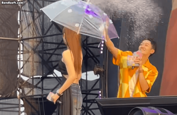 Chỉ cần mỹ nhân này cười thì băng vạn năm cũng tan chảy: Đẹp say đắm lòng người, Google cũng hết từ để khen- Ảnh 1.