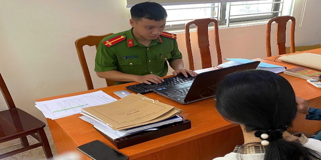 Nữ sinh 2007 ở Hà Nội gọi điện nhờ mẹ chuyển khoản 150 triệu đồng, 1 tiếng sau bị công an đưa đi- Ảnh 1. Nữ sinh 2007 ở Hà Nội gọi điện nhờ mẹ chuyển khoản 150 triệu đồng, 1 tiếng sau bị công an đưa đi- Ảnh 1.