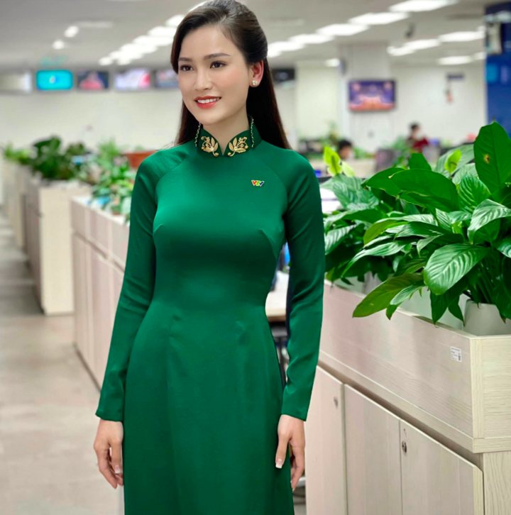 BTV Thời sự 19h của VTV từng đạt giải Nhì Văn quốc gia, thủ khoa Ngoại thương- Ảnh 3. BTV Thời sự 19h của VTV từng đạt giải Nhì Văn quốc gia, thủ khoa Ngoại thương- Ảnh 3.