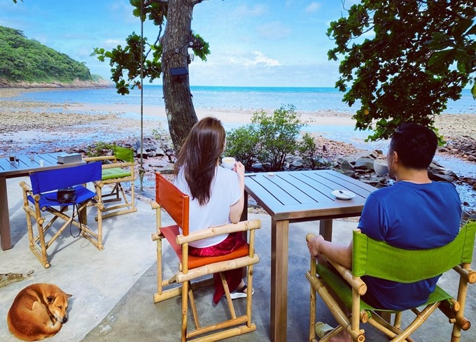 Nam nghệ sĩ tuyên bố rời showbiz về âm thầm làm đại gia, bất động sản trải từ Bắc vào Nam: U55 vẫn phong độ bên vợ đẹp kém 16 tuổi- Ảnh 6. Nam nghệ sĩ tuyên bố rời showbiz về âm thầm làm đại gia, bất động sản trải từ Bắc vào Nam: U55 vẫn phong độ bên vợ đẹp kém 16 tuổi- Ảnh 6.