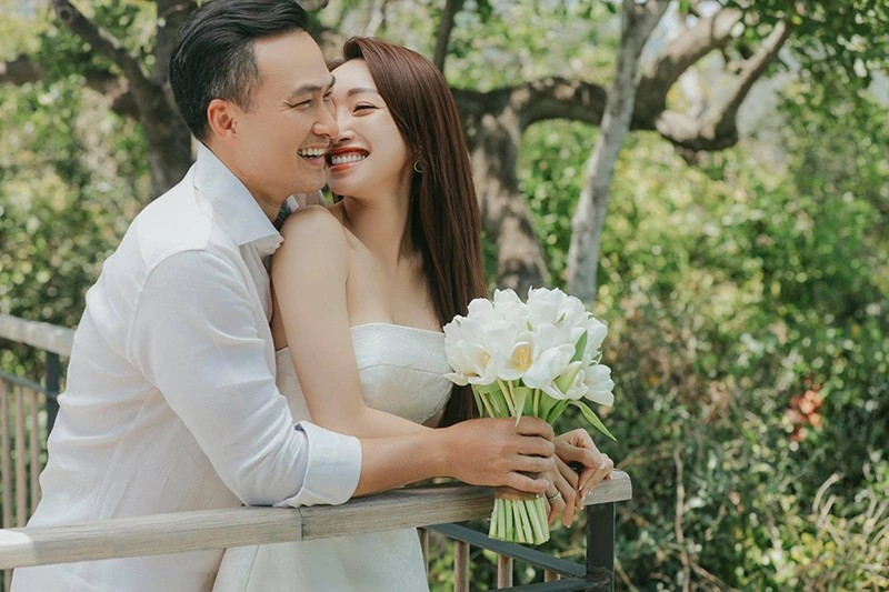 Nam nghệ sĩ tuyên bố rời showbiz về âm thầm làm đại gia, bất động sản trải từ Bắc vào Nam: U55 vẫn phong độ bên vợ đẹp kém 16 tuổi- Ảnh 7. Nam nghệ sĩ tuyên bố rời showbiz về âm thầm làm đại gia, bất động sản trải từ Bắc vào Nam: U55 vẫn phong độ bên vợ đẹp kém 16 tuổi- Ảnh 7.