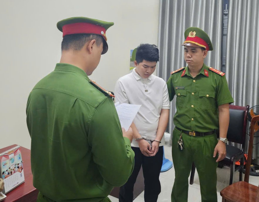 Tạm giữ hình sự Đặng Quang Hiền sinh năm 2002- Ảnh 1. Tạm giữ hình sự Đặng Quang Hiền sinh năm 2002- Ảnh 1.