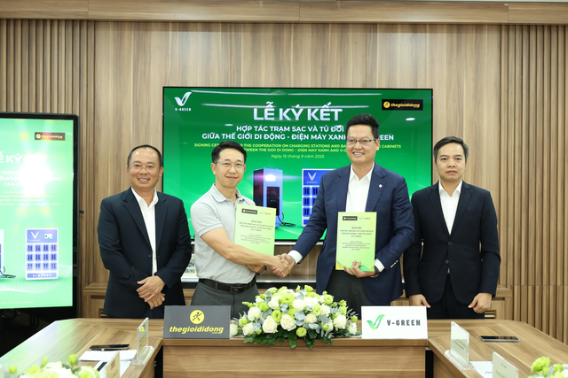 V-Green của tỷ phú Phạm Nhật Vượng hợp tác cùng Thế giới di động biến 2.000 cửa hàng thành trạm sạc và đổi pin xe điện- Ảnh 1.