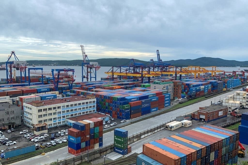 Chịu 25.000 lệnh trừng phạt, nền kinh tế 2.200 tỷ USD hồi sinh chiêu thức thương mại cổ, ban hành ‘sổ tay’ hướng dẫn 14 trang, có thể đã giao dịch được 7 tỷ USD- Ảnh 1. Chịu 25.000 lệnh trừng phạt, nền kinh tế 2.200 tỷ USD hồi sinh chiêu thức thương mại cổ, ban hành ‘sổ tay’ hướng dẫn 14 trang, có thể đã giao dịch được 7 tỷ USD- Ảnh 1.