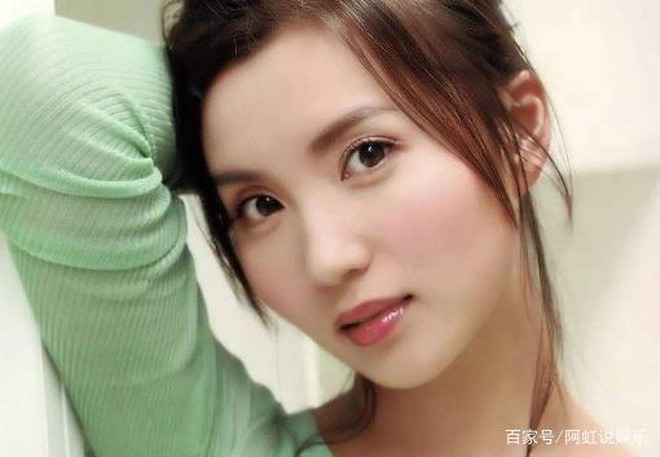 3 biểu tượng nhan sắc “bất biến” hàng đầu thế kỷ 21: Đến Lưu Diệc Phi, Angelababy đụng độ cũng phải "tắt điện"!- Ảnh 16. 3 biểu tượng nhan sắc “bất biến” hàng đầu thế kỷ 21: Đến Lưu Diệc Phi, Angelababy đụng độ cũng phải "tắt điện"!- Ảnh 16.
