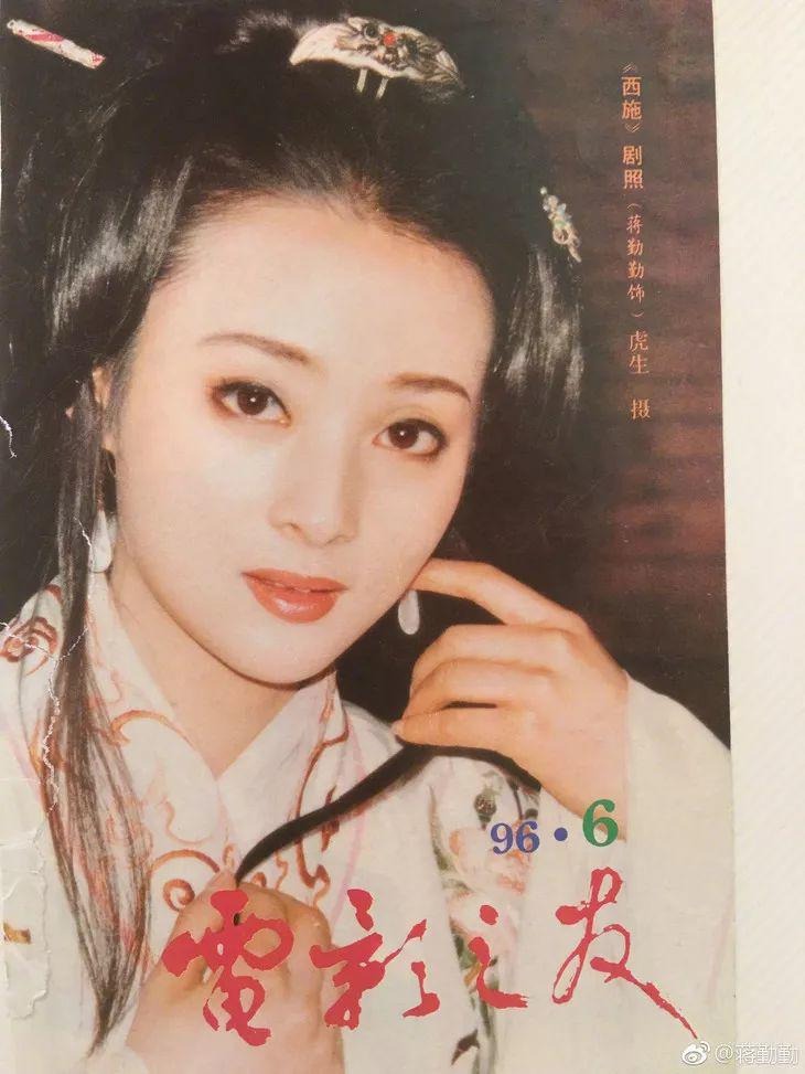 3 biểu tượng nhan sắc “bất biến” hàng đầu thế kỷ 21: Đến Lưu Diệc Phi, Angelababy đụng độ cũng phải "tắt điện"!- Ảnh 3. 3 biểu tượng nhan sắc “bất biến” hàng đầu thế kỷ 21: Đến Lưu Diệc Phi, Angelababy đụng độ cũng phải "tắt điện"!- Ảnh 3.