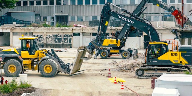Công trường với 25.000 m3 vật liệu được san phẳng mà không tốn một giọt xăng: Thế giới chưa có tiền lệ- Ảnh 1.