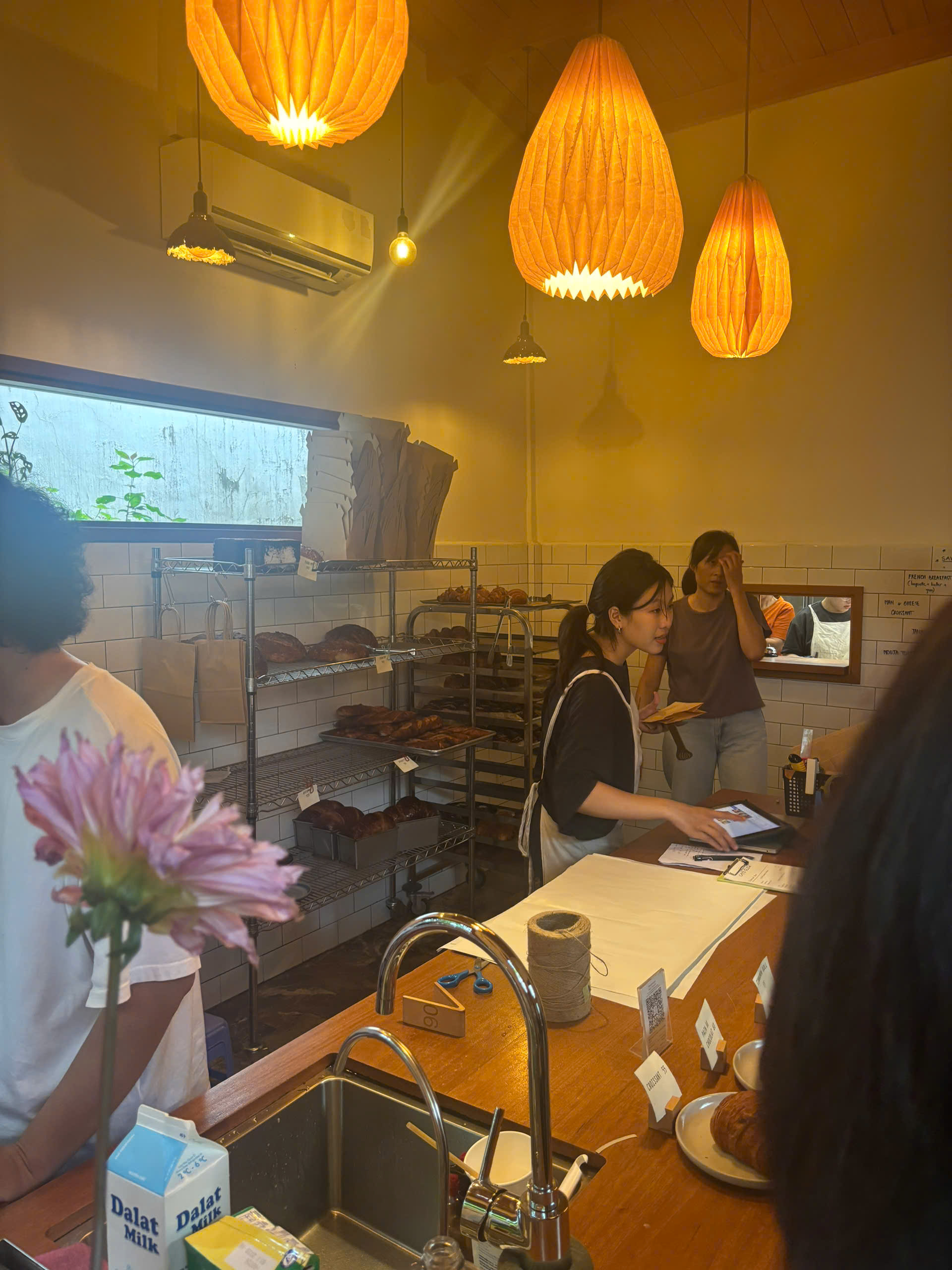 Tiệm bánh chảnh nhất Thảo Điền: Mở đúng 3 ngày, giá cao, khách đông đến nỗi WEAN LE cũng phải thất thểu ra về- Ảnh 11. Tiệm bánh chảnh nhất Thảo Điền: Mở đúng 3 ngày, giá cao, khách đông đến nỗi WEAN LE cũng phải thất thểu ra về- Ảnh 11.