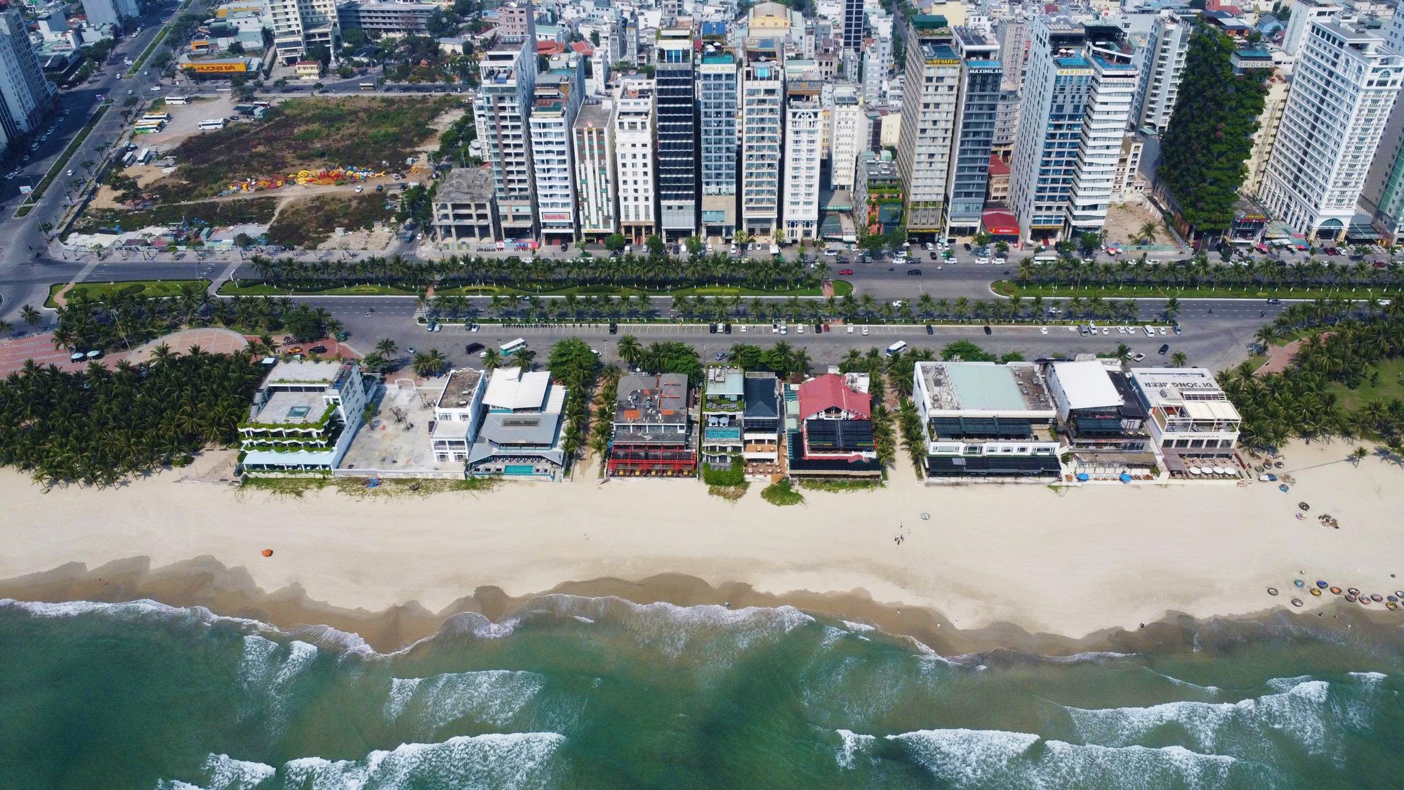 Một khách sạn ven biển Đà Nẵng bị phạt 564 triệu đồng- Ảnh 1. Một khách sạn ven biển Đà Nẵng bị phạt 564 triệu đồng- Ảnh 1.