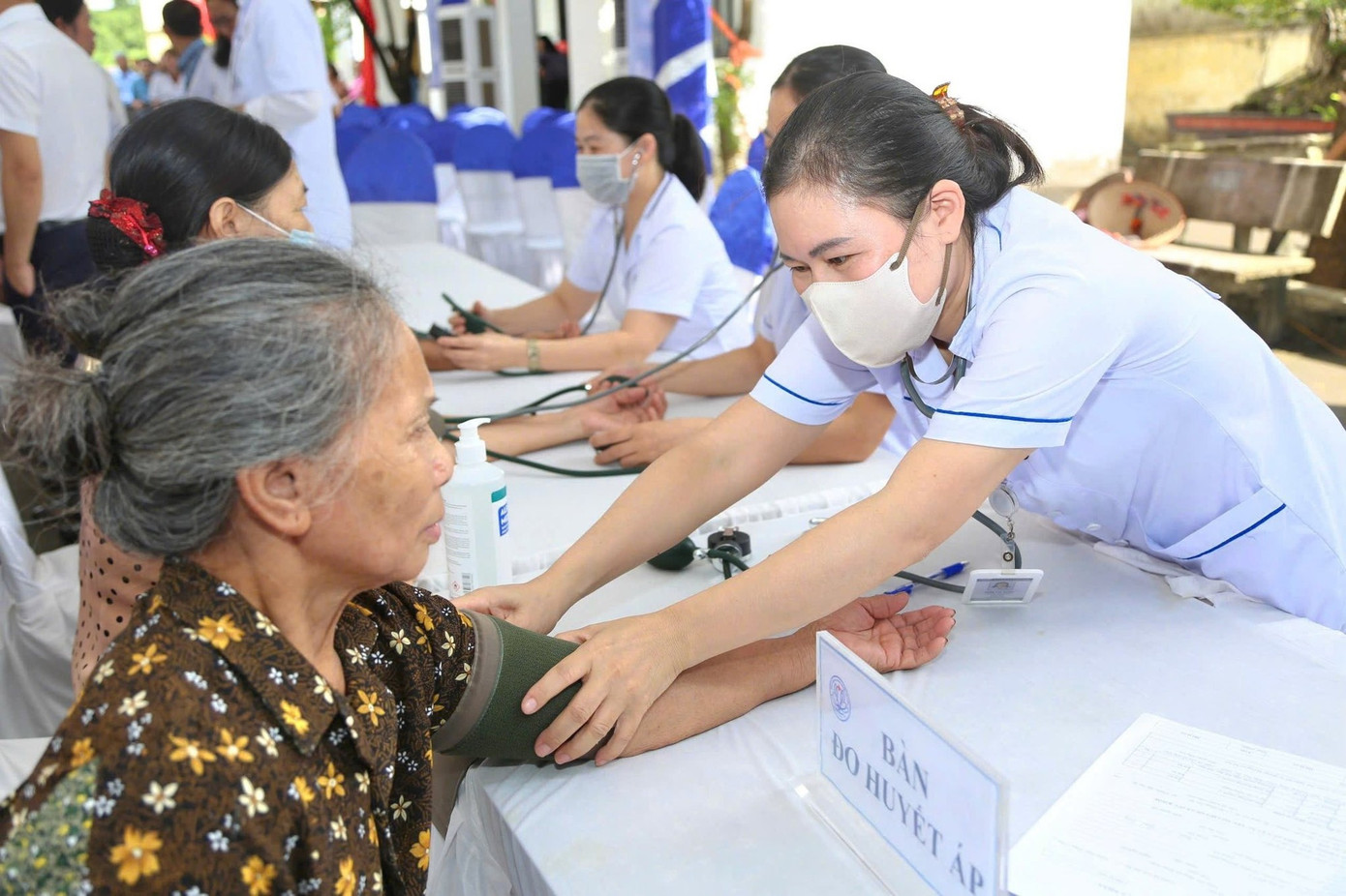 Từng bước thực hiện chính sách miễn viện phí toàn dân- Ảnh 1.