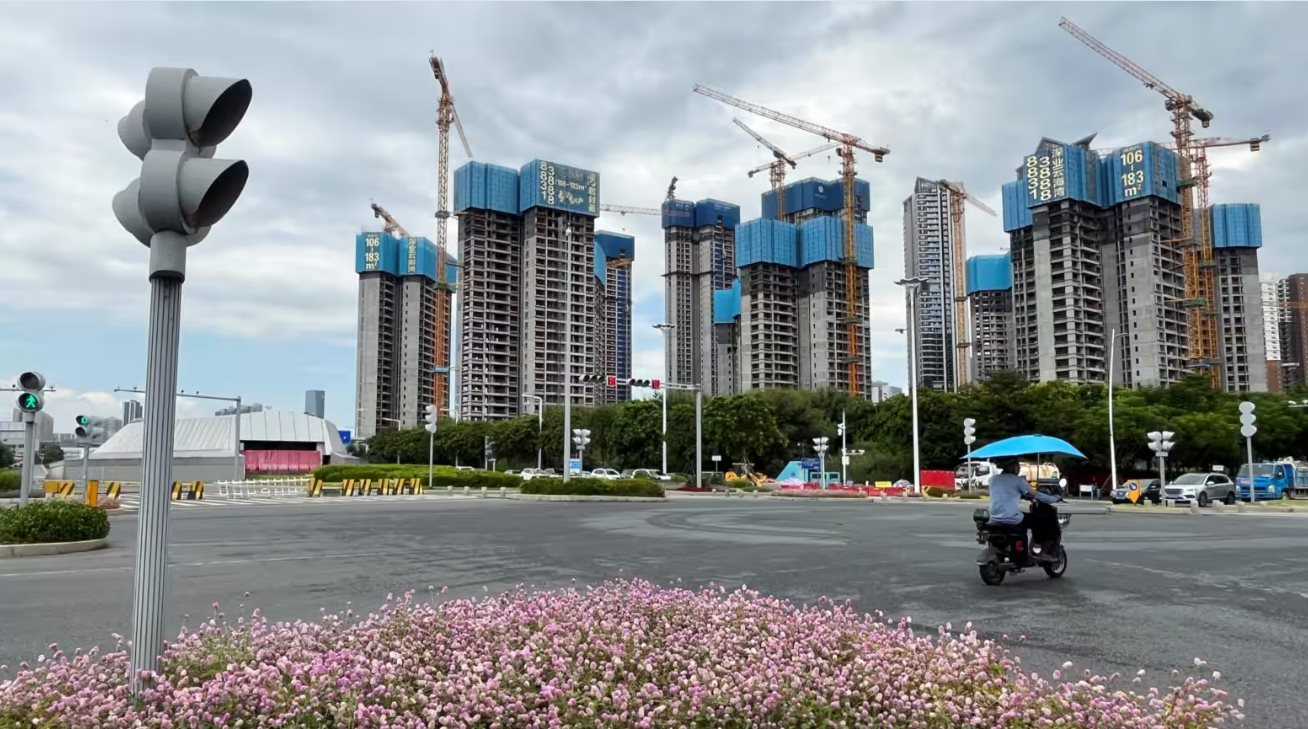 Giá nhà ở mới tại Trung Quốc tiếp tục giảm, thừa đến 408 triệu m2 tồn kho chưa bán được- Ảnh 2.