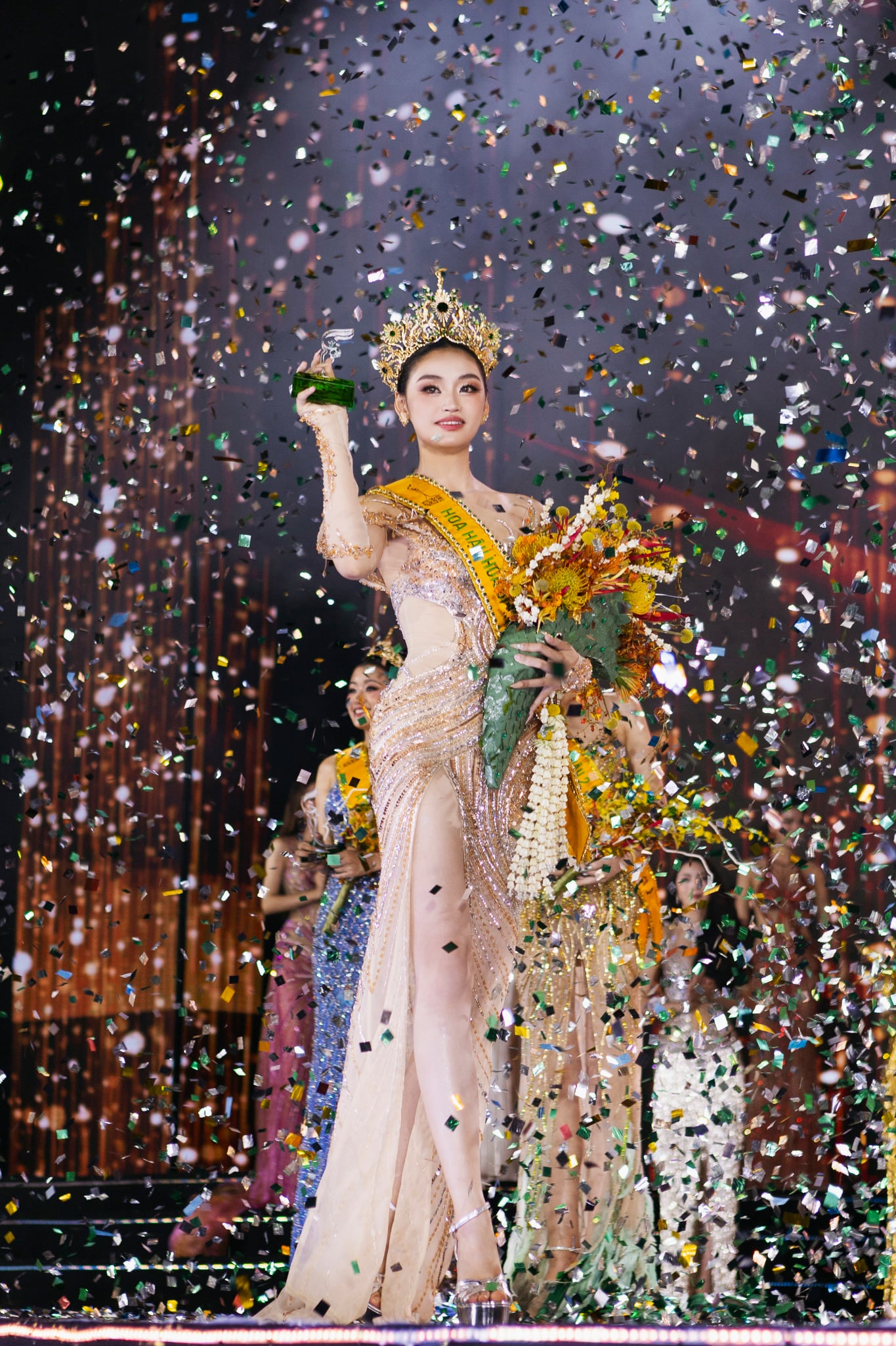 Hơn 2.000 người đổ về TP.HCM trong đêm, tạo nên cảnh tượng chưa từng có ở Miss Grand Vietnam- Ảnh 3.