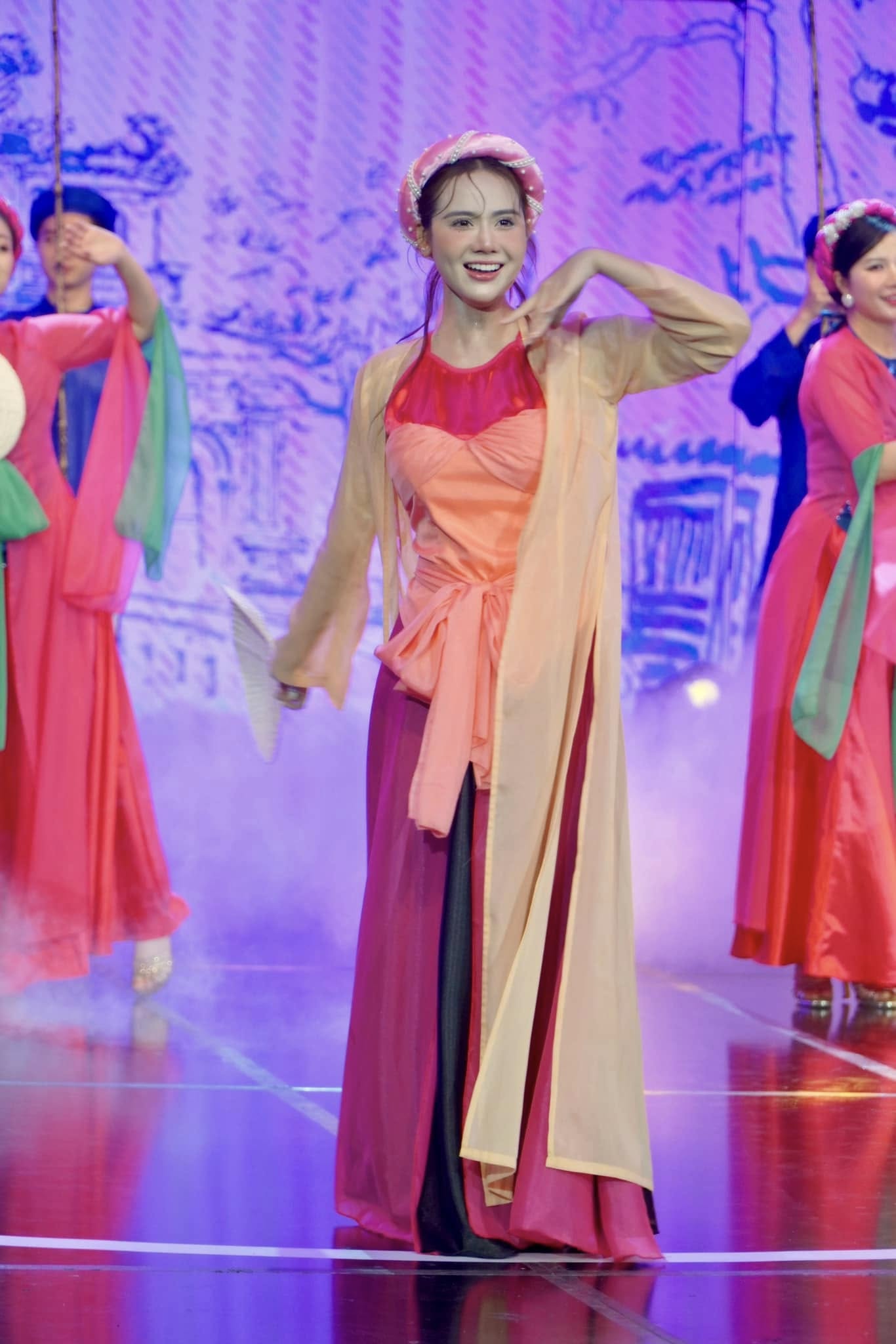 5 mỹ nhân Việt má lúm phú quý 5 mỹ nhân Việt má lúm phú quý