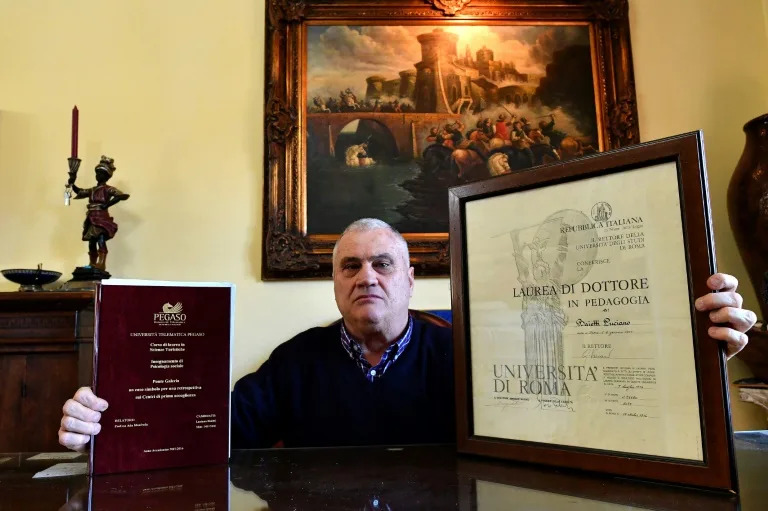 Người có nhiều bằng cấp nhất thế giới- Ảnh 1.