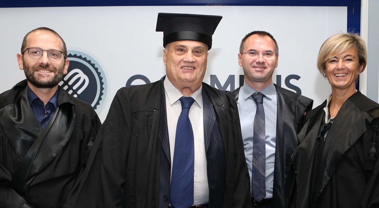 Người có nhiều bằng cấp nhất thế giới- Ảnh 3.