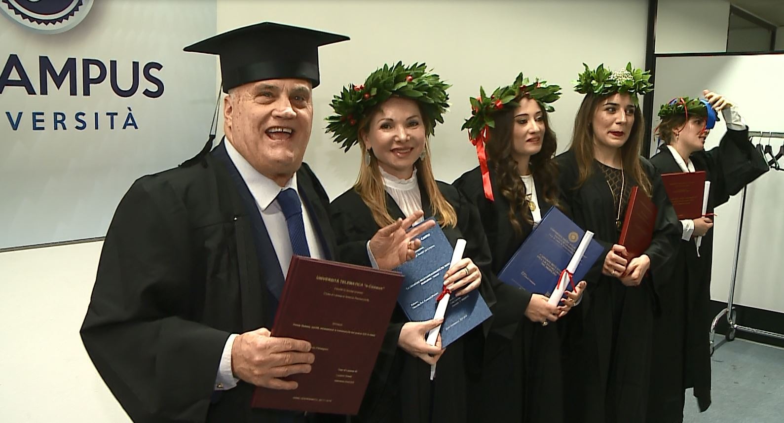 Người có nhiều bằng cấp nhất thế giới- Ảnh 4.