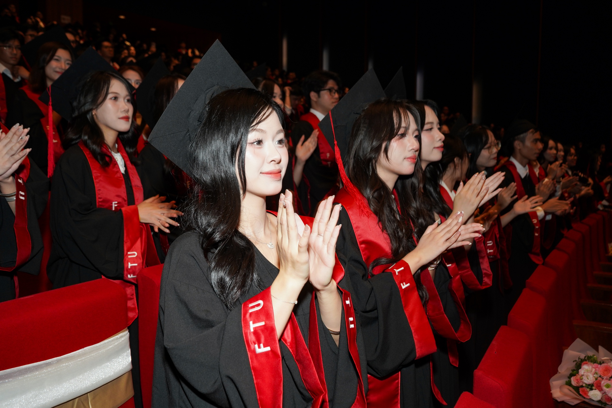 Lý do Ngoại thương mãi luôn là "lò đào tạo Hoa hậu" xịn nhất Việt Nam!- Ảnh 17.