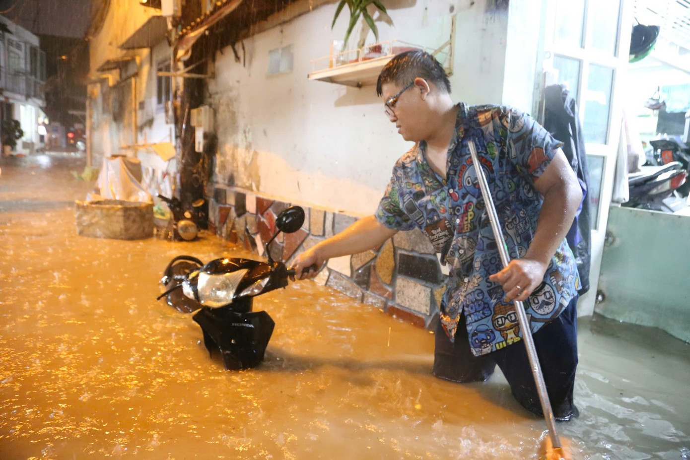 Cấp bách giải bài toán ‘cứ mưa là thành phố ngập sâu, tê liệt’- Ảnh 3.