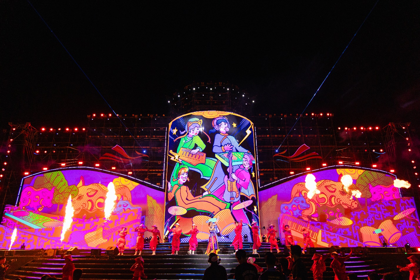 Hàng nghìn khán giả hòa trong không gian văn hóa nghệ thuật La Tiên Show – The Cội- Ảnh 1.