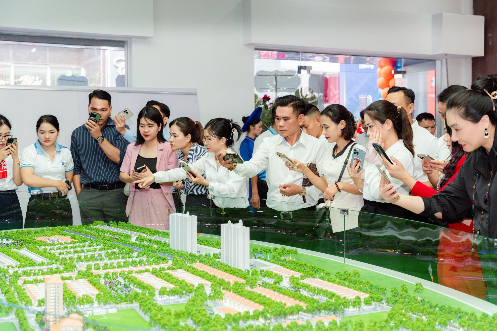 Eurowindow Holding khai trương văn phòng bán hàng dự án mới tại Nghệ An- Ảnh 2.