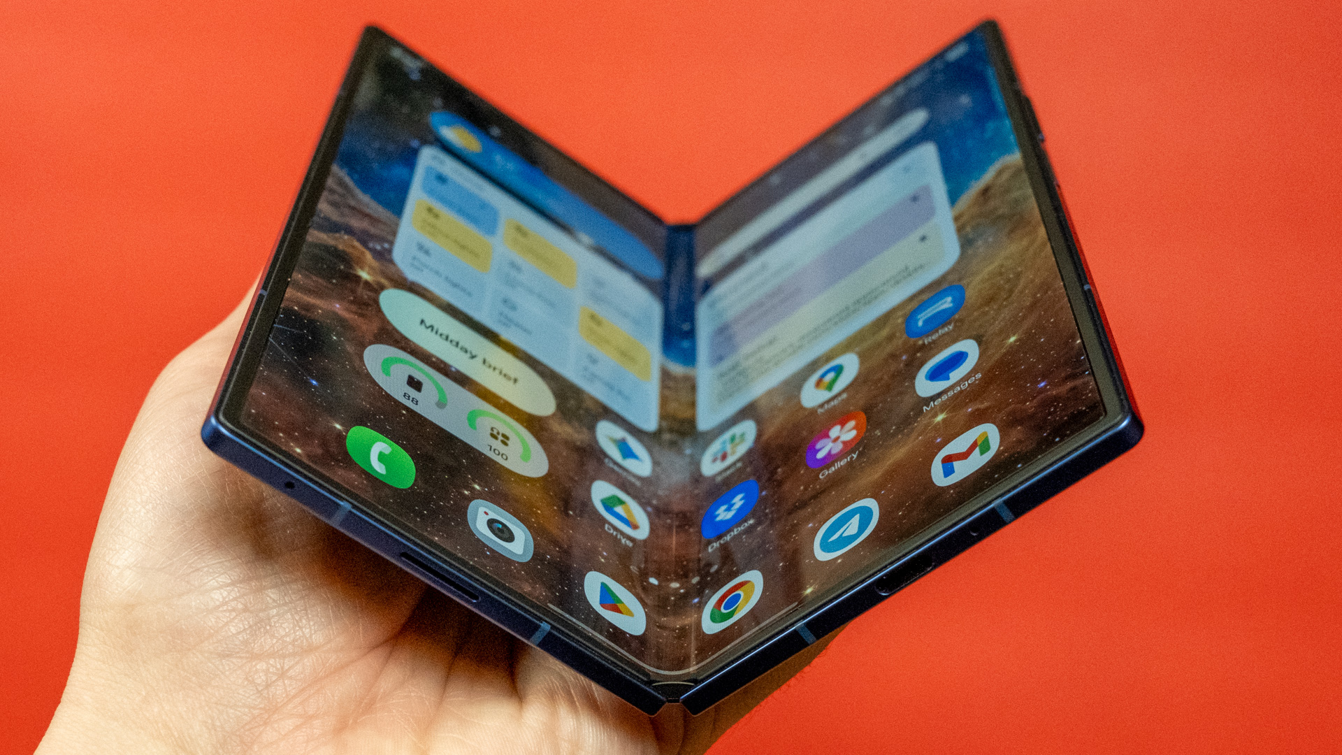Đặt hai biểu tượng thiết kế của Samsung và Apple lên bàn cân: Hai hướng đi khác biệt, cùng khát vọng tiên phong- Ảnh 4.