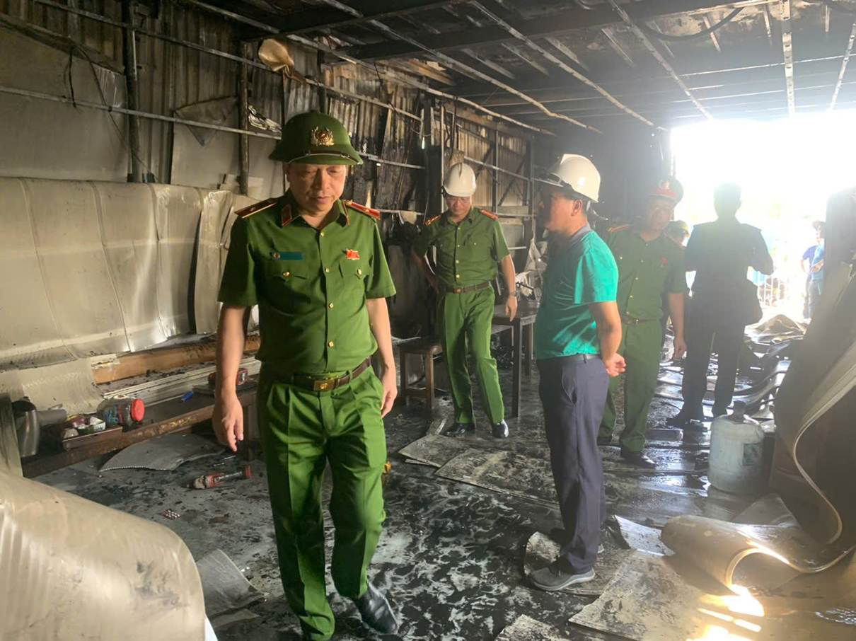 Công an công bố thông tin bất ngờ về vụ cháy khiến gia đình 4 người tử vong ở Hà Nội- Ảnh 2. Công an công bố thông tin bất ngờ về vụ cháy khiến gia đình 4 người tử vong ở Hà Nội- Ảnh 2.