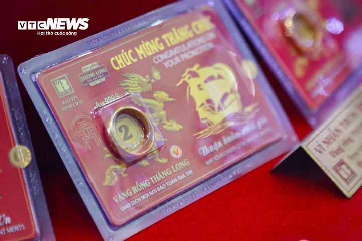 Vì sao giá vàng nhẫn giảm chậm hơn vàng miếng?- Ảnh 1.