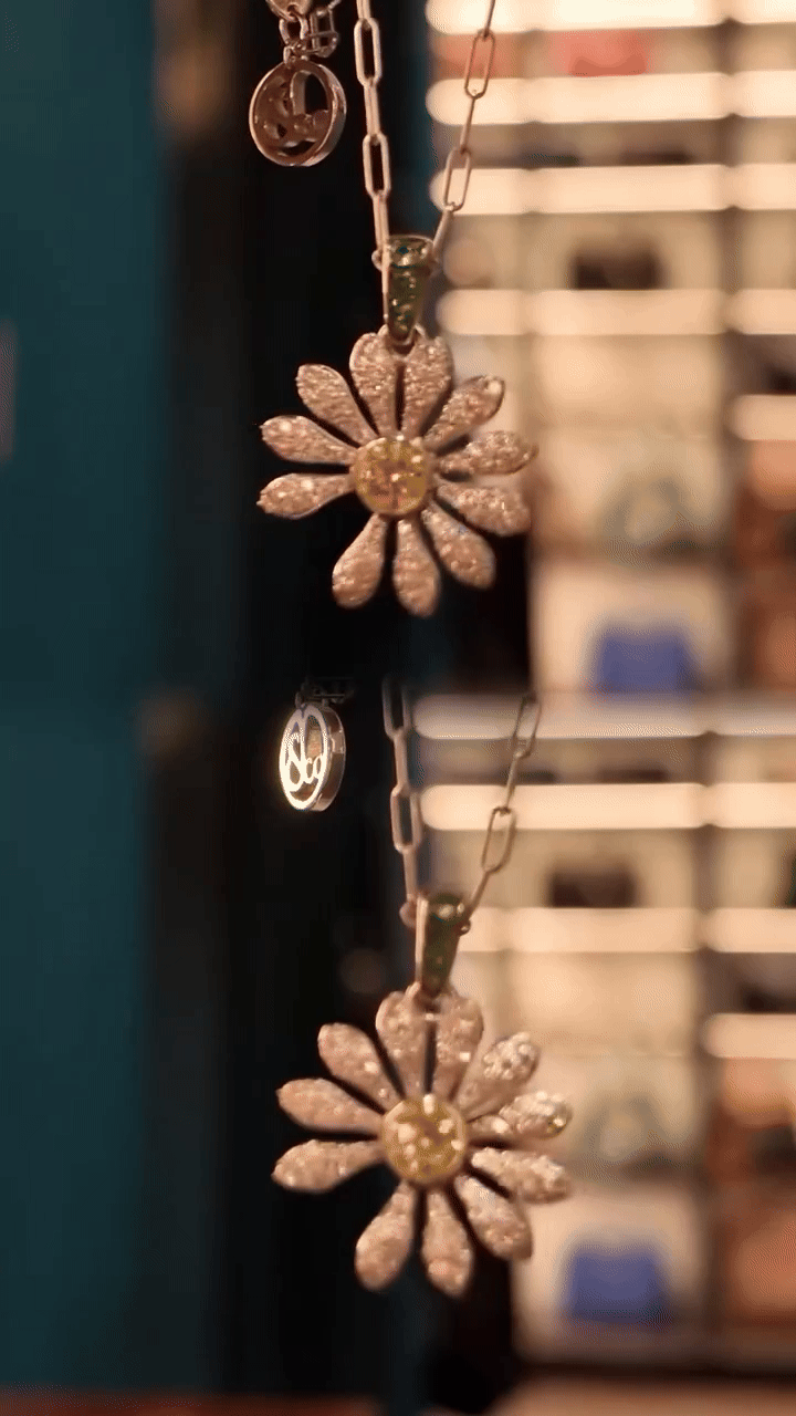 Vợ Cường Đô La mua dây chuyền 300 triệu để Vợ Cường Đô La mua dây chuyền 300 triệu để