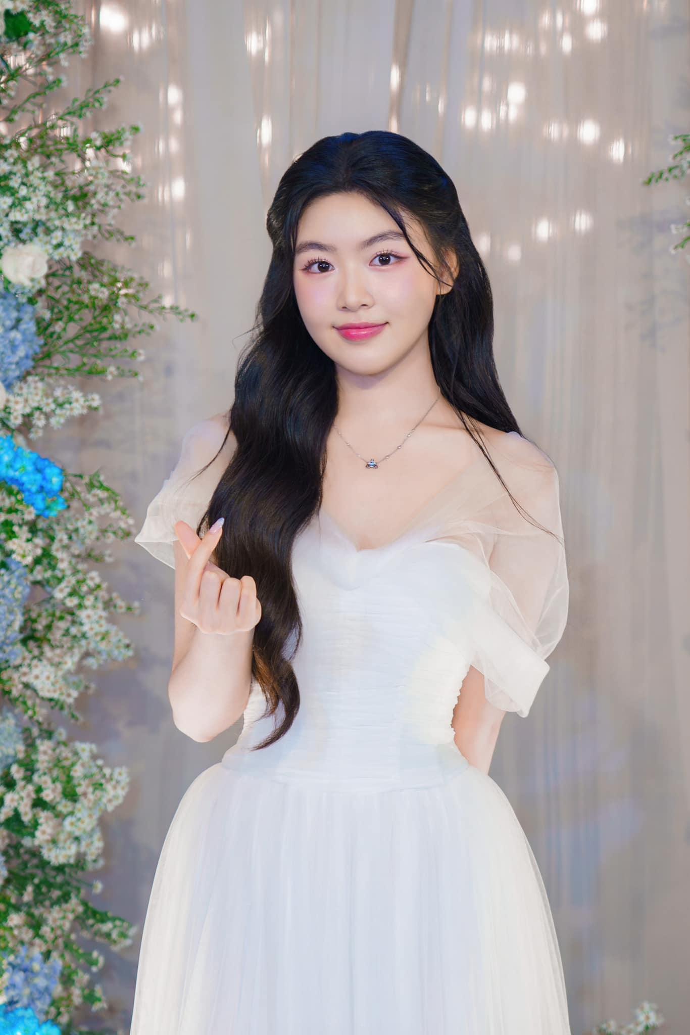 Showbiz Việt xuất hiện tiểu thư hào môn visual như Kim Tae Hee, đối thủ "một chín một mười" của Lọ Lem là đây!- Ảnh 3. Showbiz Việt xuất hiện tiểu thư hào môn visual như Kim Tae Hee, đối thủ "một chín một mười" của Lọ Lem là đây!- Ảnh 3.