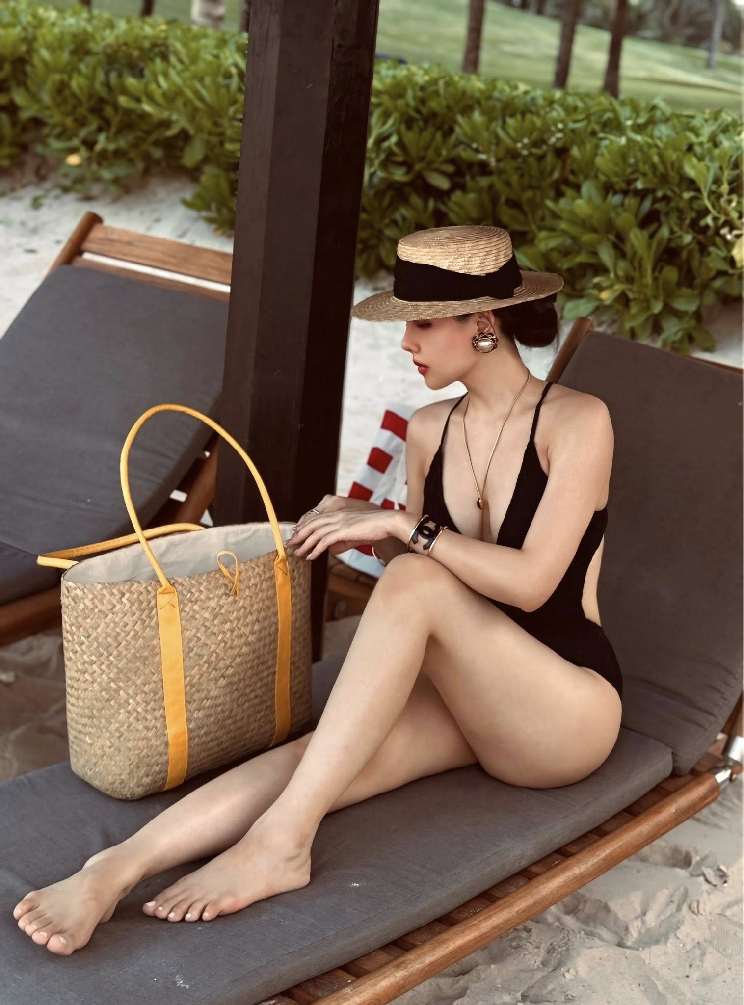 Bất ngờ với body siêu nóng bỏng của "nàng dâu tập đoàn nghìn tỷ", ai nhìn cũng khen vừa xinh vừa sang- Ảnh 4.