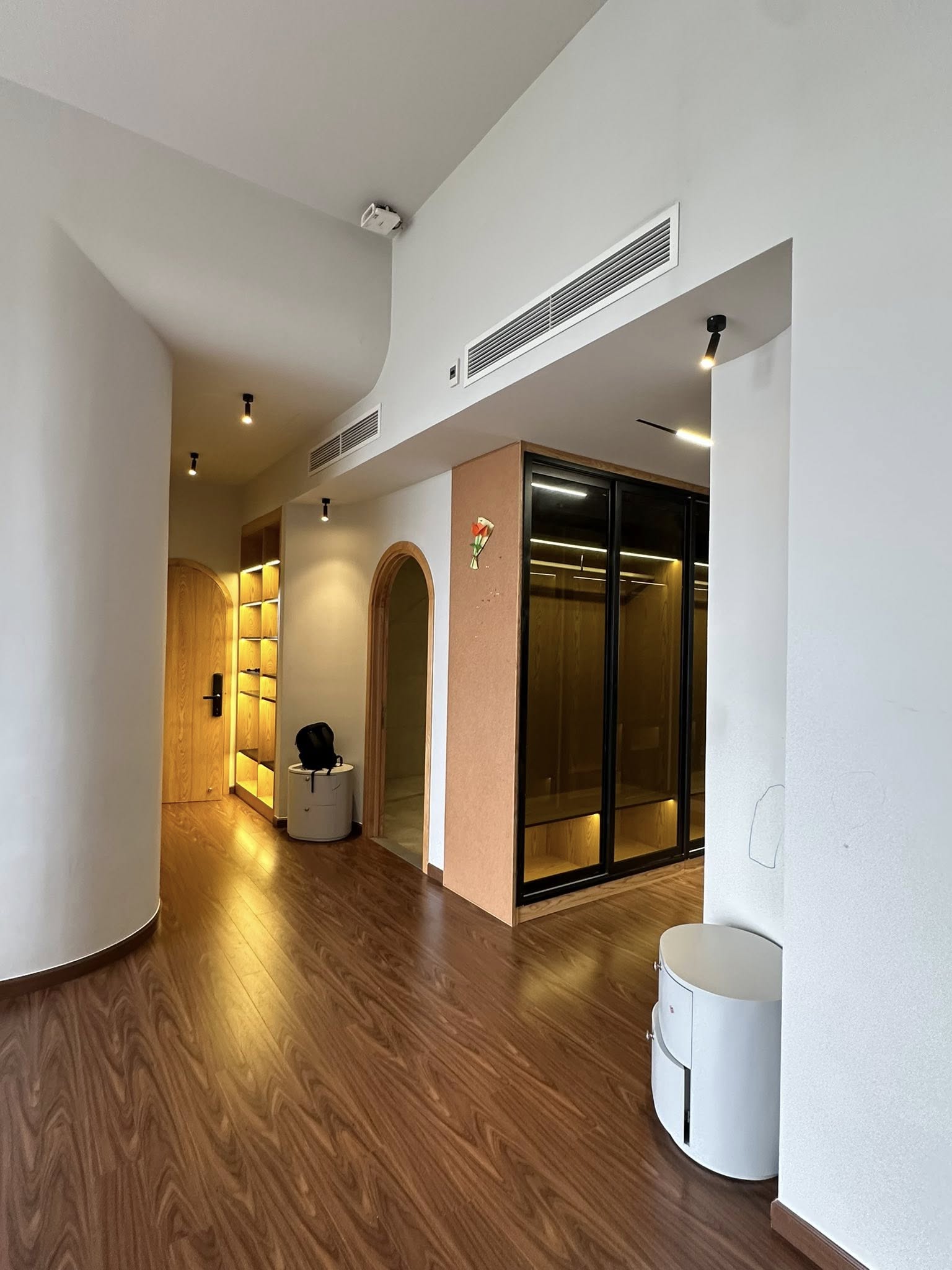 Mỹ nhân Việt một mình nuôi 5 con, bỏ trống nhà 16 tỷ ở TP.HCM, U40 sang Mỹ cưới chồng- Ảnh 5.