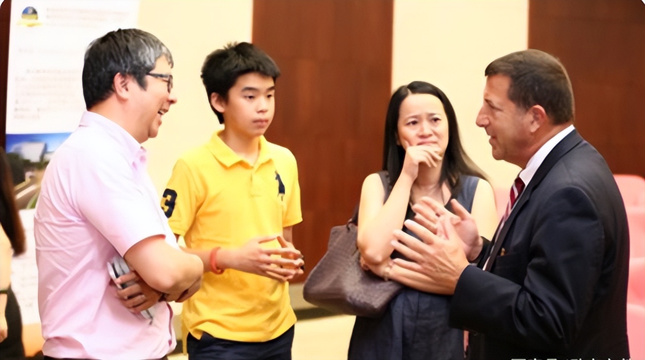 Bỏ việc lương cao, bán nhà lấy hơn 14 tỷ đồng để sang Mỹ du học cùng con, tôi lỗ to: Sau 2 năm muốn về nước sống cũng khó- Ảnh 1.