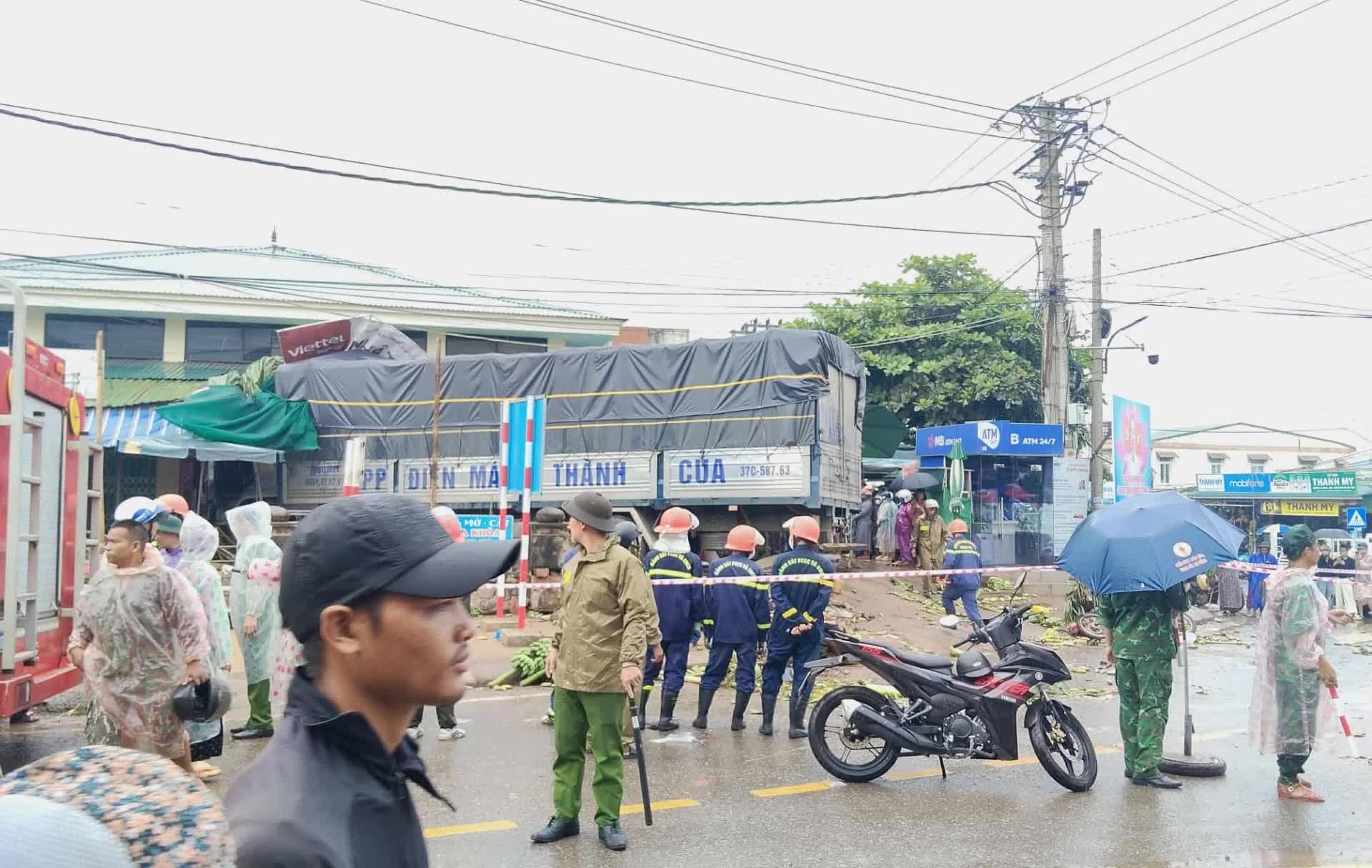 Vụ xe tải lao như 