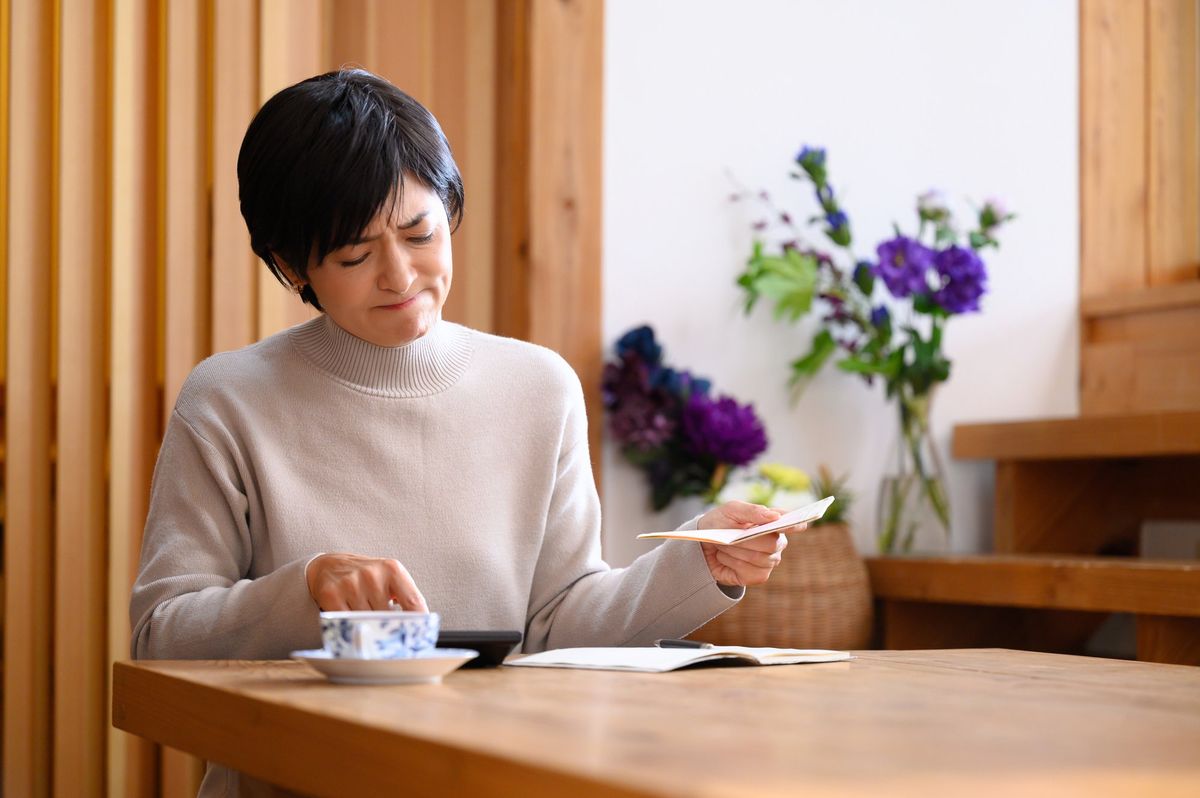 Sau tuổi 40: 8 khoản chi tiêu không cần thiết, giữ lại chỉ khiến bạn thêm áp lực tài chính- Ảnh 1.