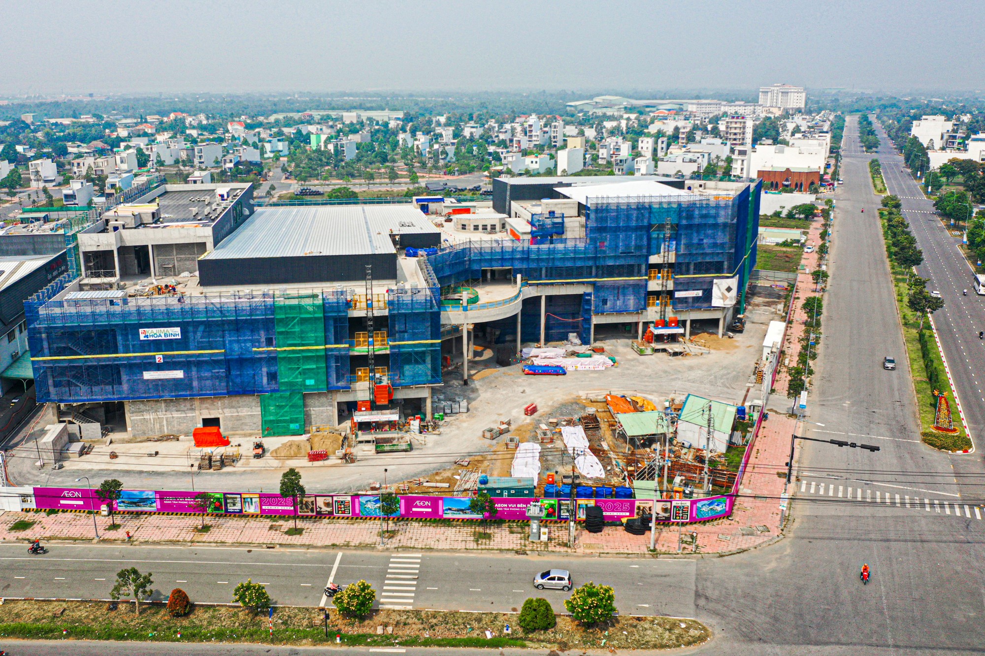 Chỉ còn 6 ngày nữa, Trung tâm thương mại Aeon nghìn tỷ đầu tiên tại miền Tây sẽ chính thức được mở cửa Chỉ còn 6 ngày nữa, Trung tâm thương mại Aeon nghìn tỷ đầu tiên tại miền Tây sẽ chính thức được mở cửa