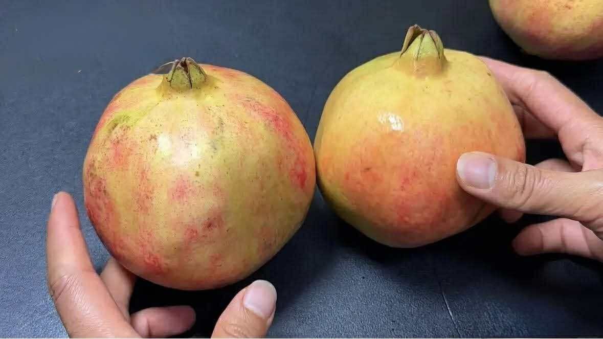 Mua lựu, cứ học thuộc "mẹo nhỏ" này là biết ngay là ngọt hay không- Ảnh 1.