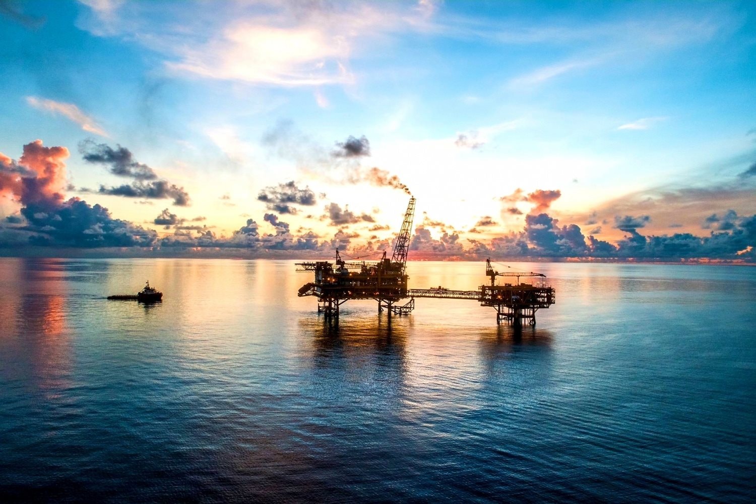 8 tháng rực rỡ của Petrovietnam: Doanh thu 702.000 tỷ, lợi nhuận 42.100 tỷ vượt 78% kế hoạch, nhấn nút đầu tiên cho siêu dự án 12 tỷ USD- Ảnh 1.