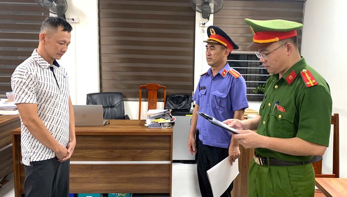 Bắt Đức "bê đê" trong đường dây khai thác cát trái phép ở Thanh Hóa- Ảnh 1.