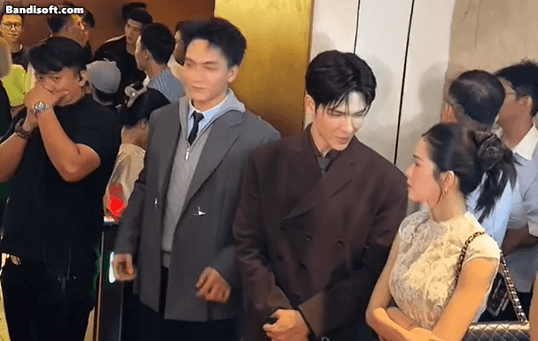 Nam chính Mưa Đỏ lần đầu chạm mặt người yêu cũ tại sự kiện, lộ thái độ khiến cả cõi mạng tiếc đứt ruột- Ảnh 2. Nam chính Mưa Đỏ lần đầu chạm mặt người yêu cũ tại sự kiện, lộ thái độ khiến cả cõi mạng tiếc đứt ruột- Ảnh 2.