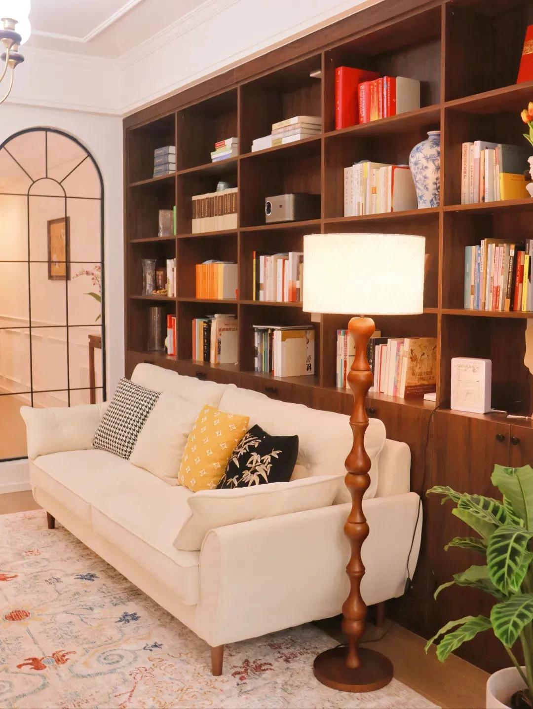 Người phụ nữ 50 tuổi khiến nhiều người ngỡ ngàng: Biến căn hộ 65m² thành tổ ấm thanh lịch với 550 triệu đồng- Ảnh 1. Người phụ nữ 50 tuổi khiến nhiều người ngỡ ngàng: Biến căn hộ 65m² thành tổ ấm thanh lịch với 550 triệu đồng- Ảnh 1.