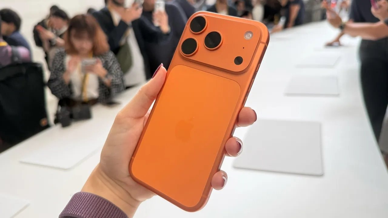 Điện thoại Trung Quốc vẫn "ảo ma" như ngày nào: Xiaomi 17 Pro Max pin 7.500mAh, hơn hẳn iPhone 17 Pro Max- Ảnh 2.