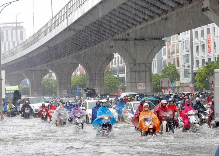 Tin mưa rào, dông chiều 17/9 và dự báo thời tiết Hà Nội 10 ngày tới- Ảnh 1.