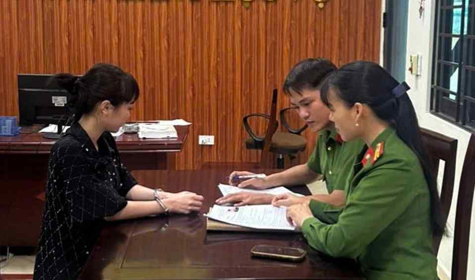 Đối tượng Ngô Thị Oanh ra đầu thú sau 10 ngày trốn sang Campuchia- Ảnh 1. Đối tượng Ngô Thị Oanh ra đầu thú sau 10 ngày trốn sang Campuchia- Ảnh 1.